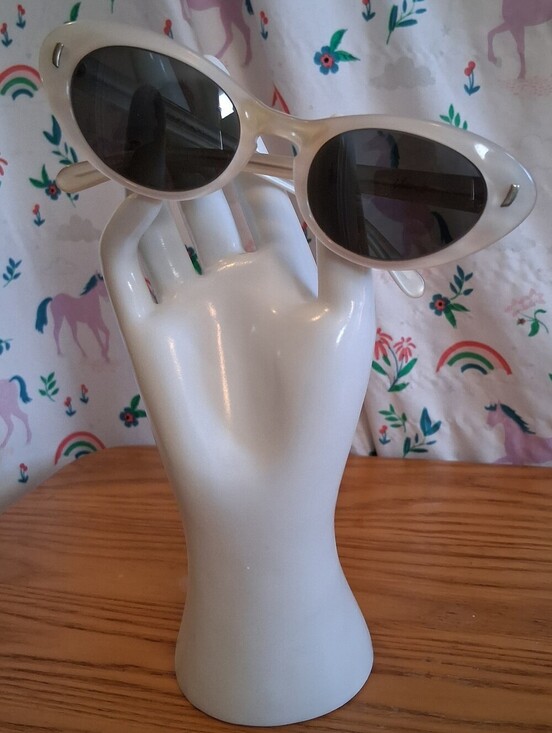 Marine USA Accessories - EUC Vintage 50s Marine USA Vivant Ivory Cat Eye Midcentury Retro Pinup Sunglass